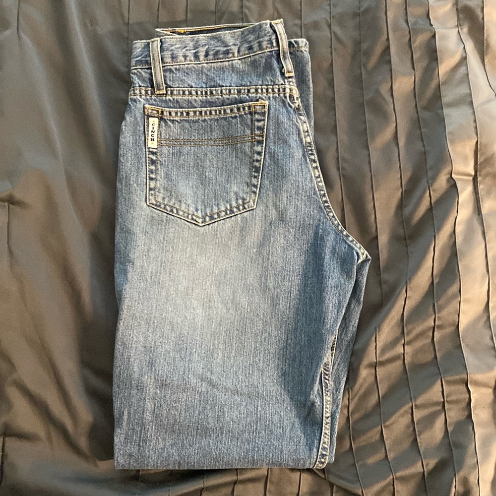 Selling a pair of Cinch jeans men’s waste size 29x32